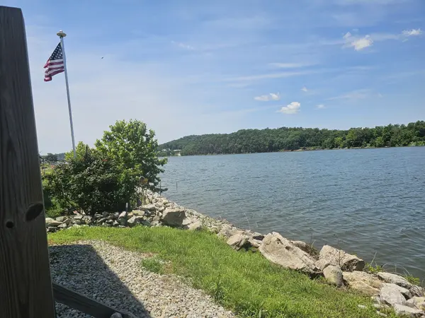 1089 River Front Dr, Clifton, TN 38425