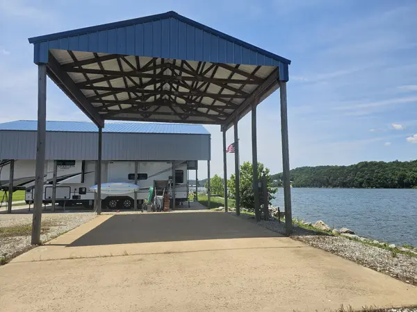 1089 River Front Dr, Clifton, TN 38425