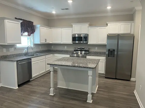 1055 Amber Hills Dr, Ashland City, TN 37015