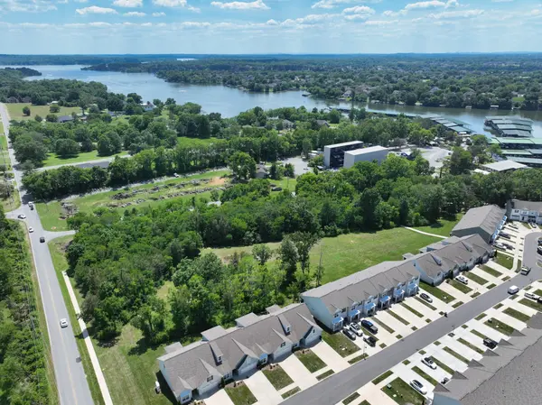 1144 Lock 4 Rd #J2, Gallatin, TN 37066