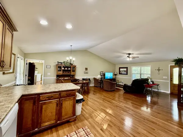 145 Murray Lake Dr, Winchester, TN 37398