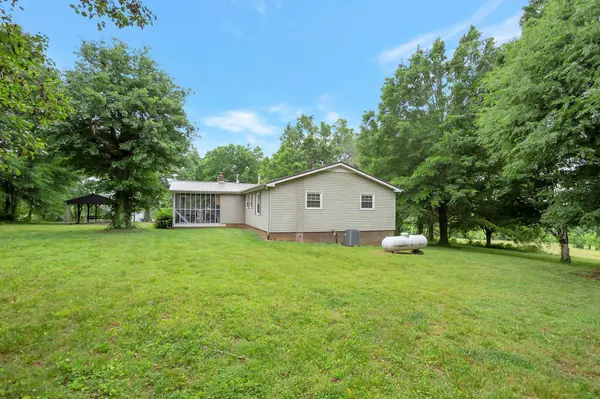 2226 Hwy 25 #W, Cottontown, TN 37048