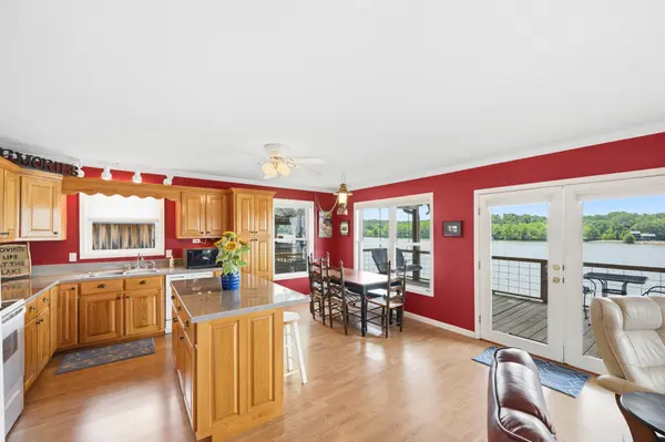 1728 Yarbro Landing Ln, Decaturville, TN 38329
