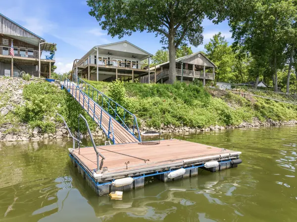 1728 Yarbro Landing Ln, Decaturville, TN 38329