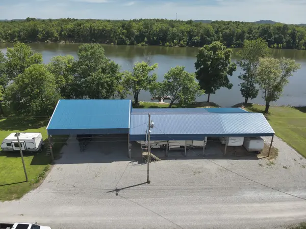 1067 WC Pickett, Clifton, TN 38425