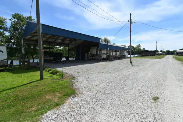 1067 WC Pickett, Clifton, TN 38425
