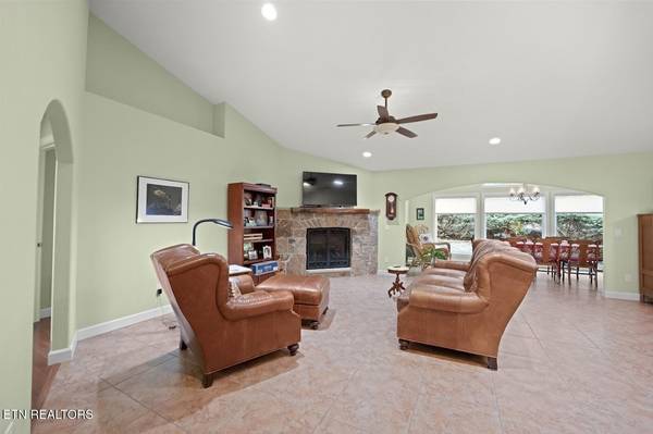 14 Heatherhurst Court, Crossville, TN 38558