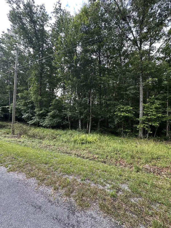 3031 Shawnee Rd, Crossville, TN 38572