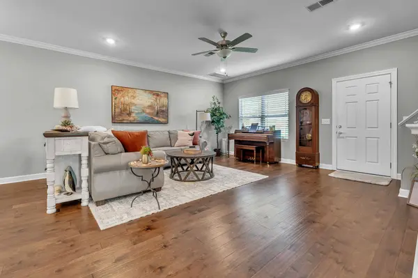 722 Sapphire Dr, Murfreesboro, TN 37128