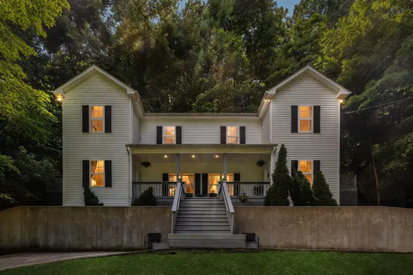 1017 Harpeth Valley Ct, Nashville, TN 37221