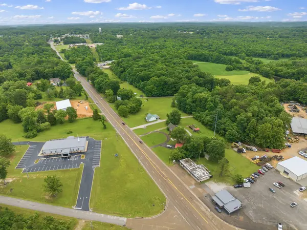 1233 W Main St, Parsons, TN 38363