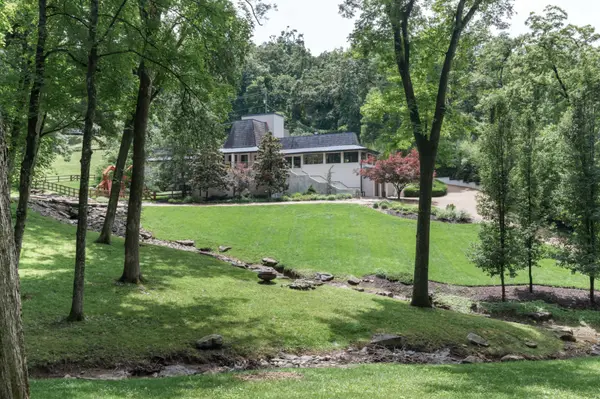 1147 Crater Hill Dr, Nashville, TN 37215