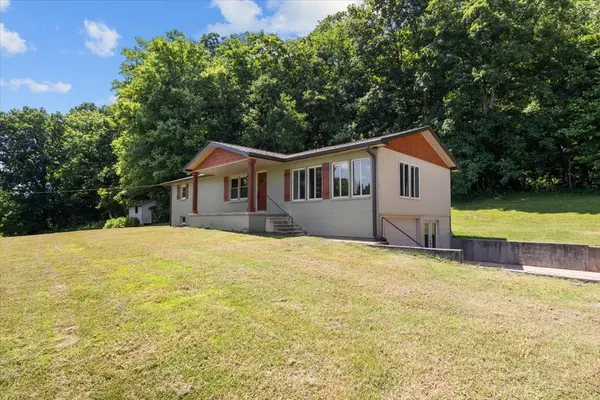 3456 Hurricane Creek Rd, Mc Ewen, TN 37101