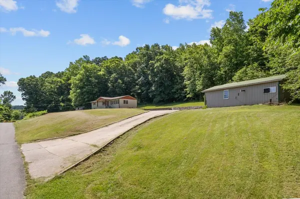 3456 Hurricane Creek Rd, Mc Ewen, TN 37101