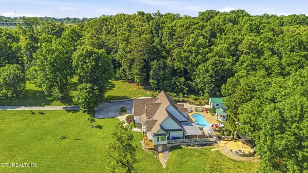 824 Midway Rd, Strawberry Plains, TN 37871