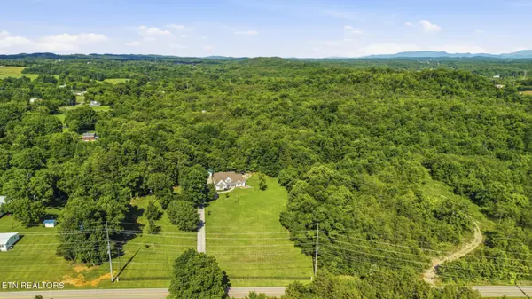 824 Midway Rd, Strawberry Plains, TN 37871