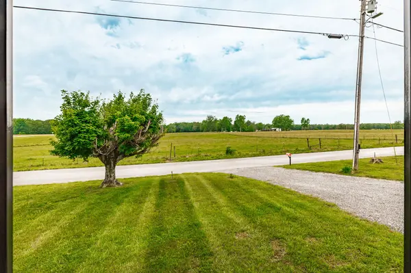 160 Blackey Bandy Rd, Bethpage, TN 37022