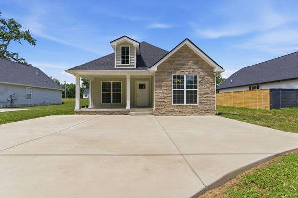 120 Mazie Dr, Lafayette, TN 37083