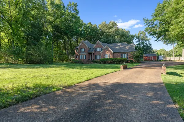 10065 E Country Way Dr, Cordova, TN 38018