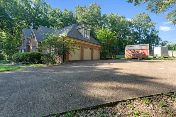 10065 E Country Way Dr, Cordova, TN 38018