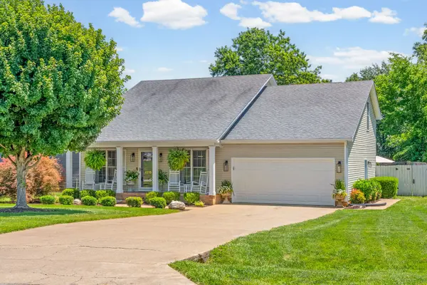 1215 Bark Ridge Cir, Hopkinsville, KY 42240