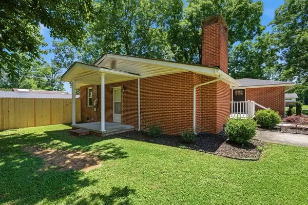 1819 Hamilton Ave, South Pittsburg, TN 37380