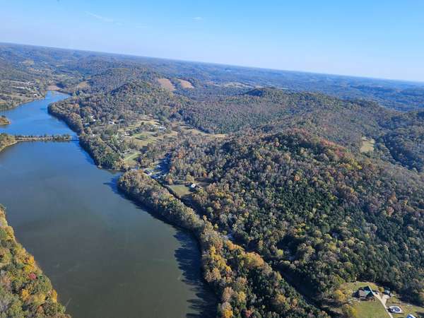 57 Lakeside Dr, Carthage, TN 37030