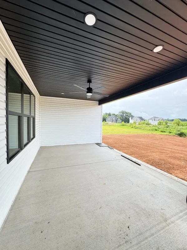 238 Low Plains Ln, Clarksville, TN 37043