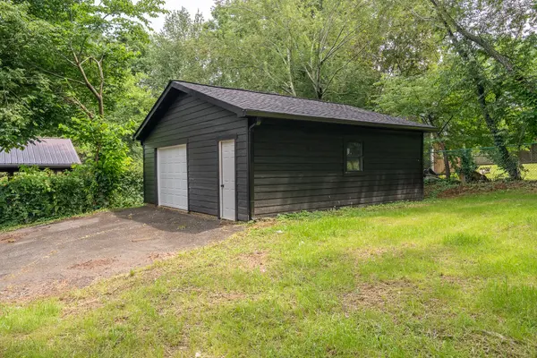 1615 Deer Hollow Dr, Lawrenceburg, TN 38464