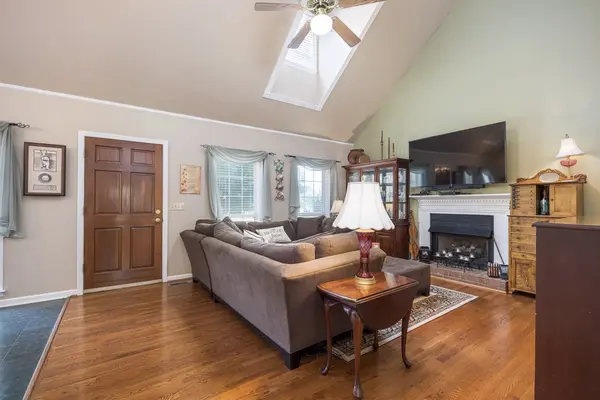 2858 Iroquois Dr, Thompsons Station, TN 37179