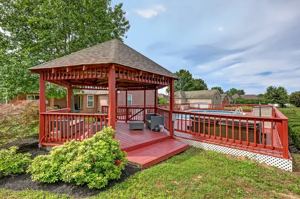518 Redstone Dr, Gallatin, TN 37066