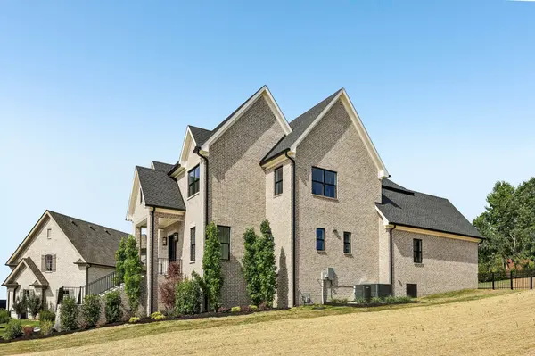104 Wherry Ct, Hendersonville, TN 37075
