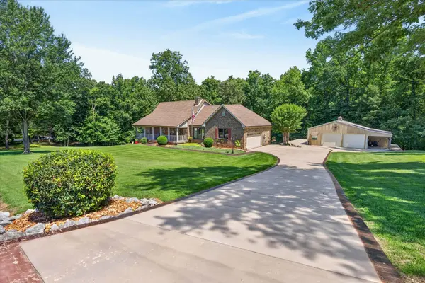 1175 Hutcheson Ln, Clarksville, TN 37040