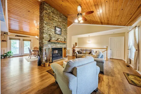 124 Napier Rd, Hohenwald, TN 38462