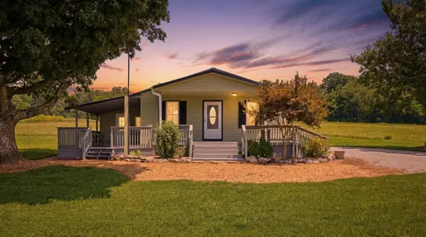 840 Crawford Ln, Belvidere, TN 37306