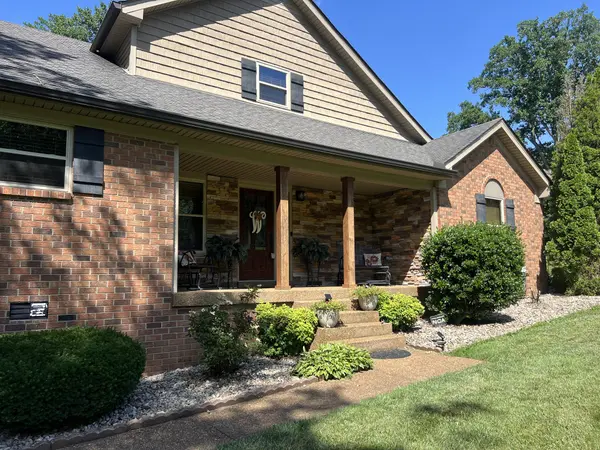 1420 Cantrell Dr, Cottontown, TN 37048