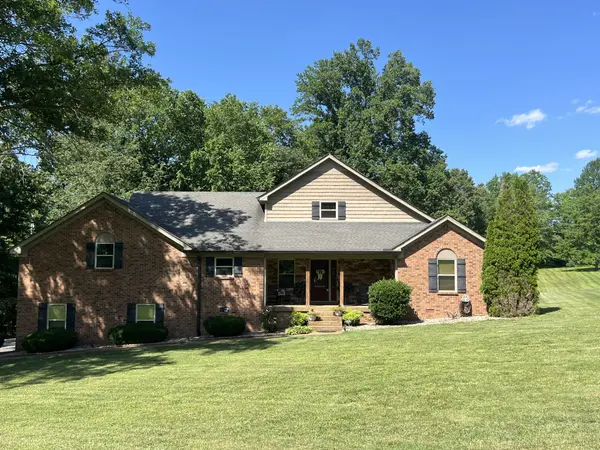1420 Cantrell Dr, Cottontown, TN 37048