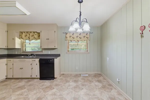106 Burrum Dr, Shelbyville, TN 37160