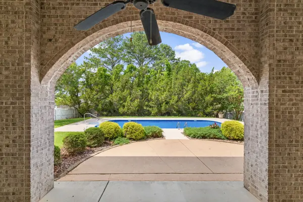 101 E Meadow Hill Dr, Florence, AL 35633