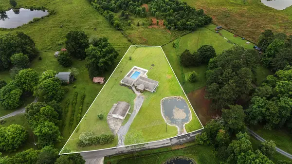871 Kile Lake Rd #SE, Cleveland, TN 37323