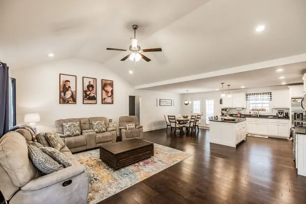 1007 Smiley Troutt Rd, Bethpage, TN 37022