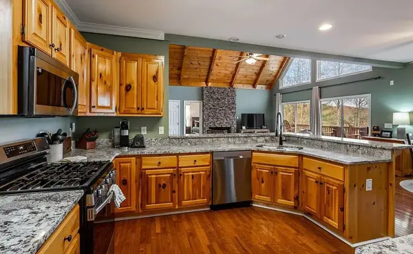 189 Trails End Rdg, Ellijay, GA 30540