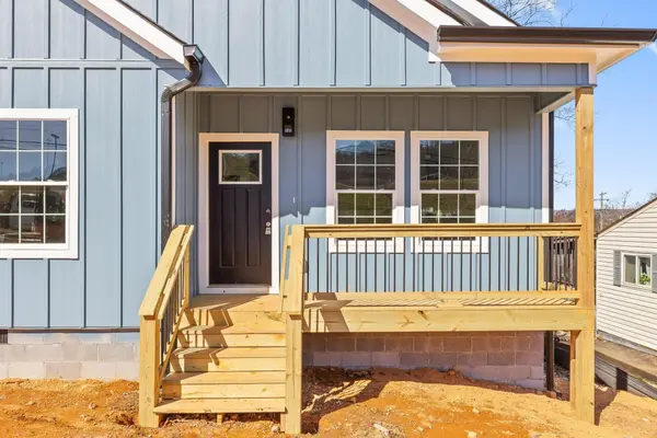 909 N Chamberlain Avenue, Chattanooga, TN 37406