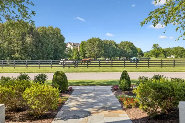 5017 Native Pony Trl, College Grove, TN 37046