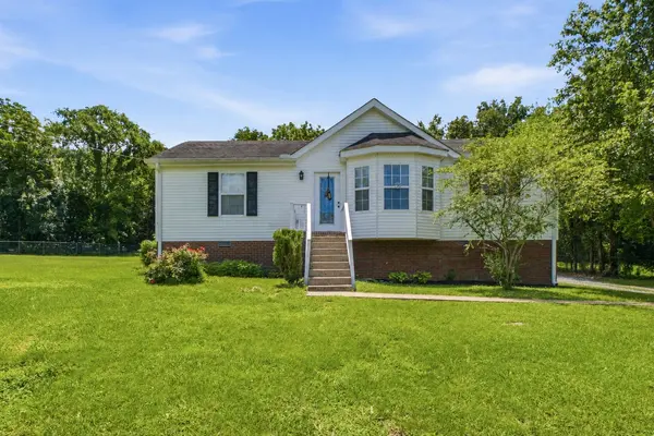 1024 Lynndale Dr, Castalian Springs, TN 37031