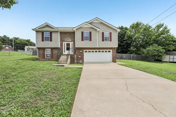 1045 Wisteria Ct, Clarksville, TN 37040