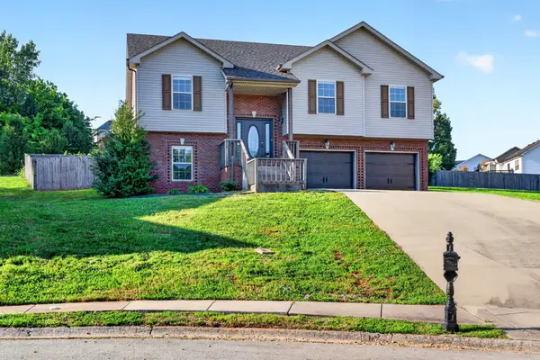 493 Comanche Ct, Clarksville, TN 37042