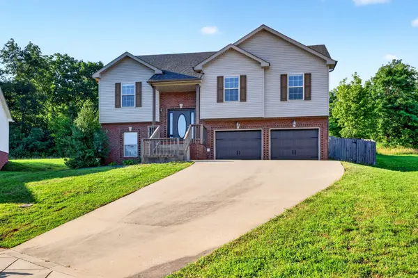 493 Comanche Ct, Clarksville, TN 37042