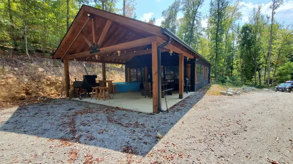 570 Beasley Hollow Rd, Linden, TN 37096