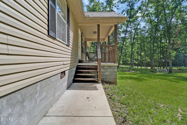 122 Jay Loop, Jamestown, TN 38556